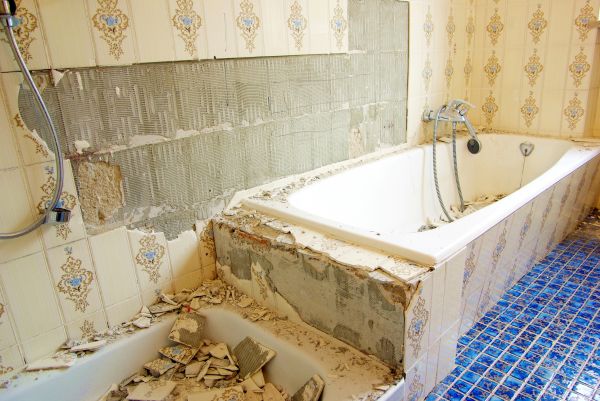 Bathtub Demolition in Red Oak